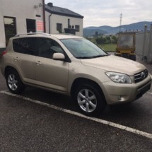 Osebno vozilo TOYOTA RAV4