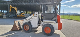 NAKLADALEC BOBCAT MELROE 2400